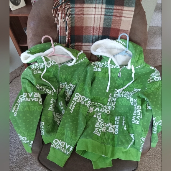 Danger Radio Other - Nwot Two Danger Radio Green Hoodie Ipod Pocket Furry hood lining